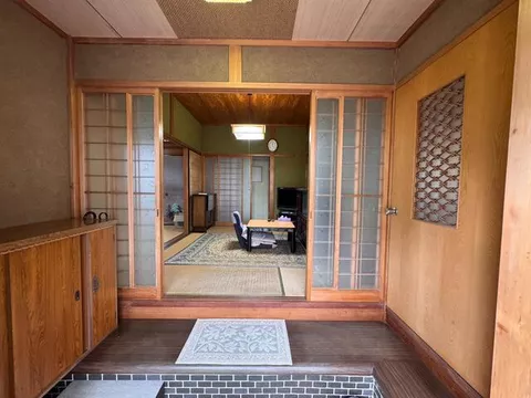 Tokoname City, Kariya-cho 1-chome (Tokoname Station) 2-story building 6DK