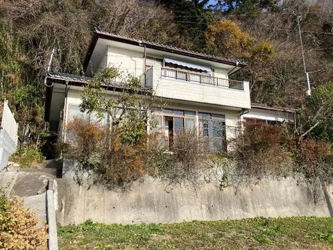 ■ The site is spacious at about 81 tsubo! A house with a layout of 8DK