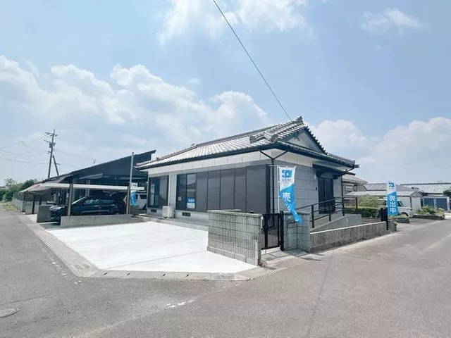 Open house event held / Interior and exterior renovation planned / New seismic standards / Single-story / Water facilities replacement / Parking for 4 cars