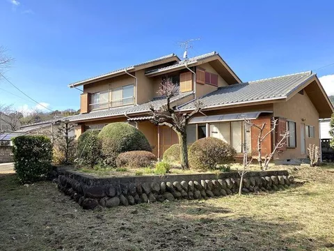 ◇About 3 minutes on foot from Shimomusatada Elementary School◇7DK + 2S (storage) with ample storage space