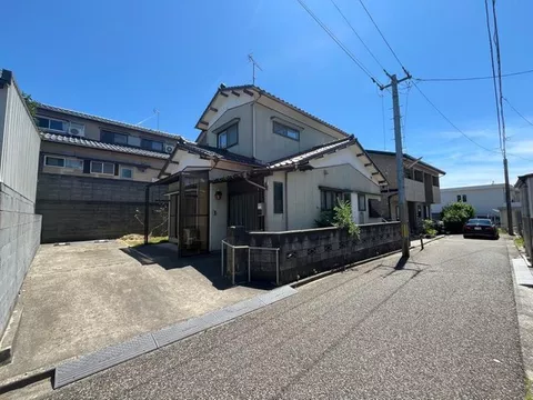 Within walking distance to Kobari Station! Parking for 2 cars possible! Partial renovation completed in July of the 8th year of Reiwa!