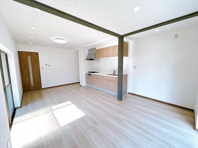 【Open House】【Interior and exterior renovated】Parking for 2 cars in parallel, Nakahara Elementary School 300m