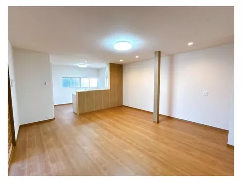 [Open House] Interior and exterior renovations completed / Water area replacement / Parking for 3 cars / Near Yotsuba Elementary School