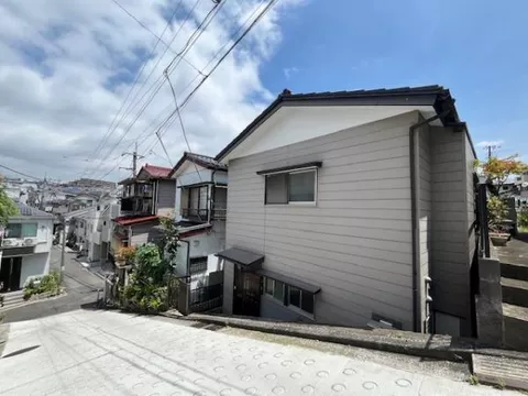 24 minutes on foot from JR Narita Line "Suigo" Station