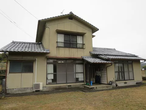 Kakihara, Shonai-cho, Yufu-shi, Yufu (Tenjinyama Sta.) 2F 5DK

4,800,000 yen