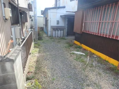 Suzuka City, Higashiekima-cho (Shirako Station) 2-story building, 4DK - Image 4