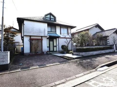 A home built by "Misawa Homes" in Hokuriku where you can live with peace of mind♪ Equipped with road snow melting