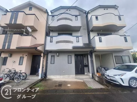 【Design with both openness and privacy in a second-floor living space + immediate viewing available】 All rooms are over 6 tatami mats
