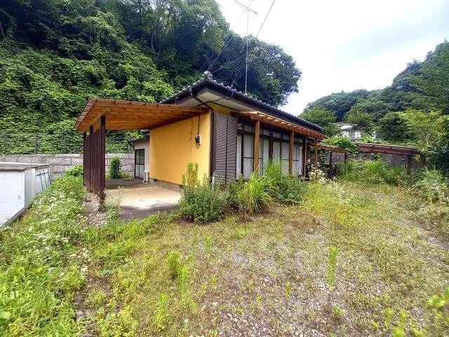 Single-story living. A quiet living environment surrounded by nature.