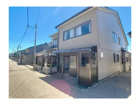 A used house appears near the Hokuriku Railway Bus "Kanazaki" bus terminal!