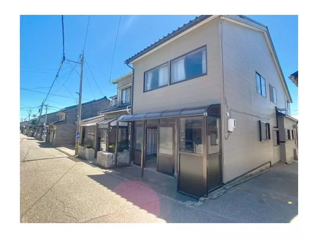 A used house appears near the Hokuriku Railway Bus "Kanazaki" bus terminal!