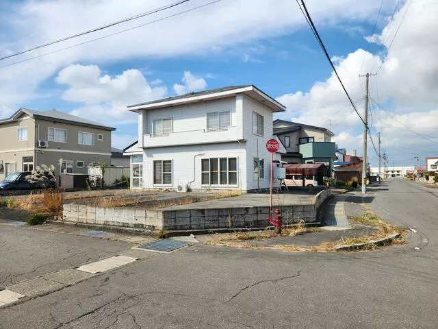 Fujisaki Town, Minami-Tsugaru District, Sakaki, Kameda (Kitakuwabara Station) 2-story 3LDK