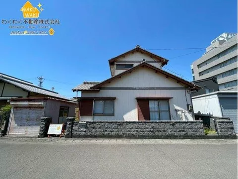 Very close to Yoshida Town Hall♪ Convenient with plenty of buses to Shizuoka from the hall! Includes a storage room☆