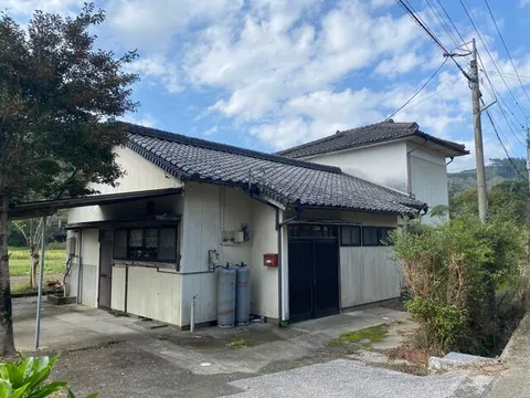 Kushima-city, Oaza-Nishikata （Hinata-Kitakata station） 2F 4LDK

2.5 million yen