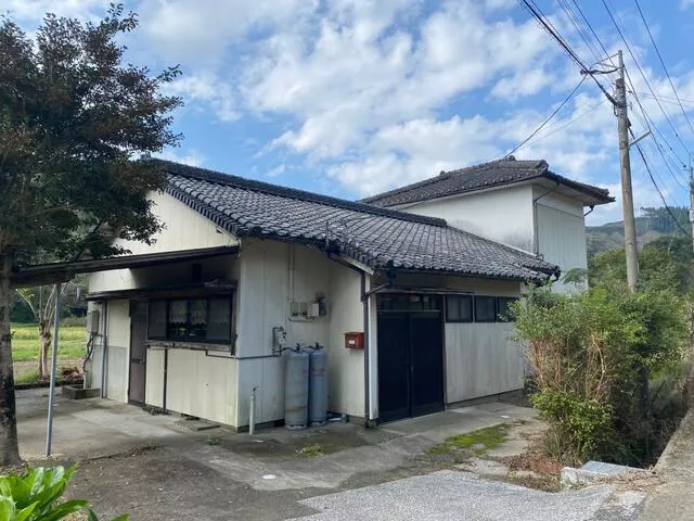 Kushima-city, Oaza-Nishikata （Hinata-Kitakata station） 2F 4LDK

2.5 million yen