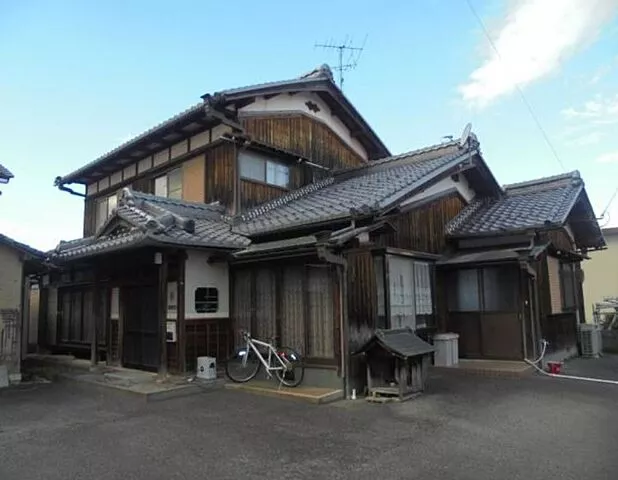 Used single-family home with store attached, Omihachiman City Makimachi