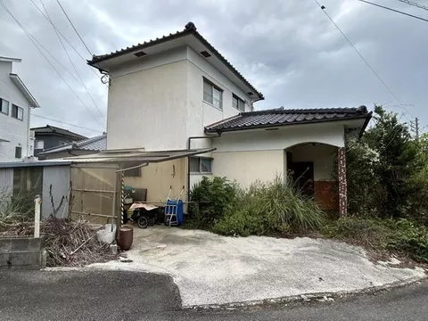 South-facing, all-electric 3LDK, with a spacious approximately 18-tatami LDK for the family to relax comfortably.