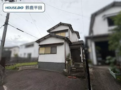 3LDK with a well-developed surrounding environment, within a 10-minute drive to supermarkets, pharmacies, and clinics
