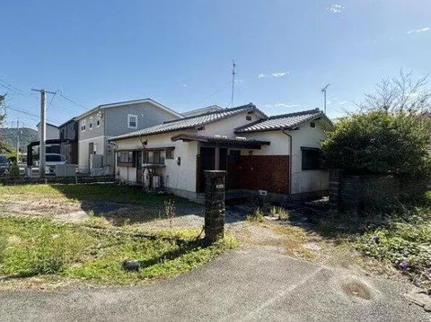 Omuta City Oaza Taguma (Ginsui Station) Single-story building 5DK