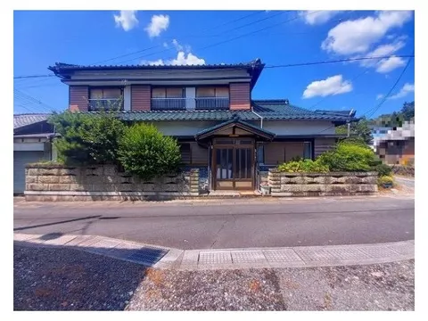 Spacious Japanese house 6DK, good sunlight, parking for 3 cars available (depending on vehicle type)