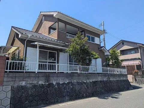 Yobota Detached House 5DK, 9 minutes walk from Chikuhi Line "Onizuka Station", parking for 2 cars