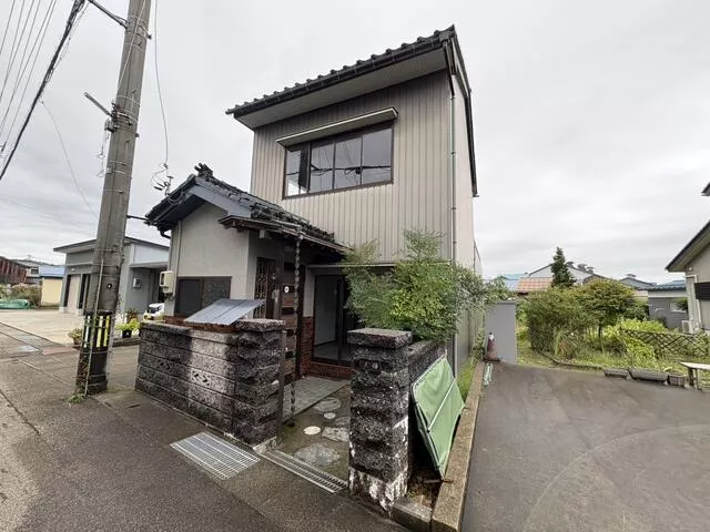 Oyabe City, Izumi Town (Isurugi Station) 2-story 5DK