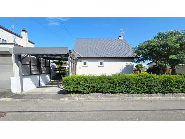 Spacious land over 92 tsubo / Used house with carport, wooden deck, and storage shed