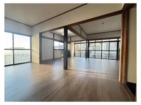 ◇Close to the station◇Land 162.04 square meters, exclusive area 116.15 square meters◇Renovated - Image 3