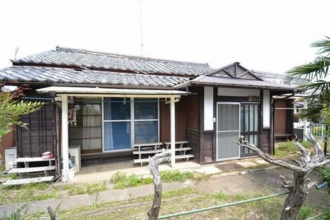 11 minutes on foot from Nippori-Toneri Liner "Kohoku" Station
