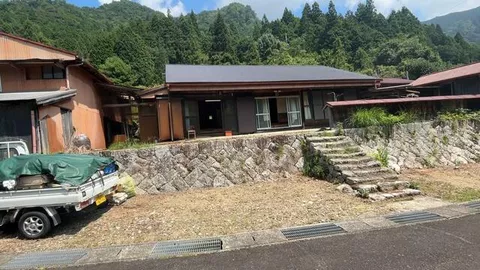 Yoshino County, Totsukawa Village, Oaza Kamikuzugawa (Gojō Station) Single-story building 5DK
