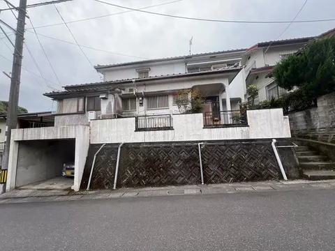 Spacious engawa included / 180 cm high sunken garage / Land area of 60 tsubo