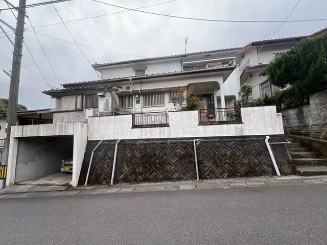 Spacious engawa included / 180 cm high sunken garage / Land area of 60 tsubo