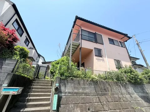 Land approximately 52 tsubo × 2-family residence! South-facing × elevated with a sense of openness! Free to remodel! - Image 1