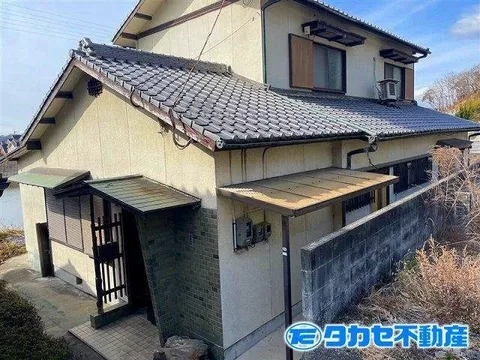 Other details: Parking: None