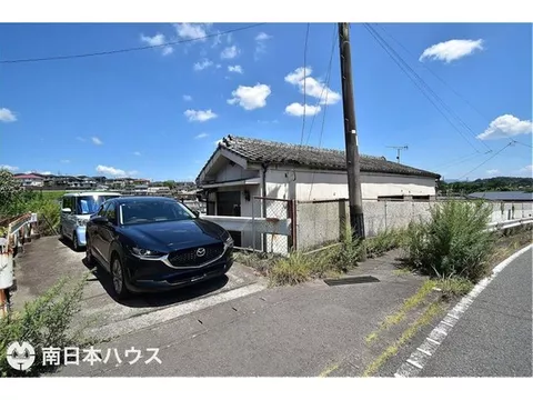 ◆3 minutes on foot to Kaikou/Maegasaki Bus Stop◆Convenient location for shopping and transportation◆5DK