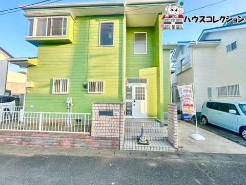 About 13 minutes on foot to Kōhoku Station ☆ Spacious corner lot ☆ With garage ☆ About 12 minutes on foot to Kōhoku Elementary School ♪