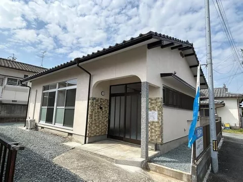 [Open House] Interior and exterior renovation planned / Single-story / 20 minutes on foot to Yamaga Elementary School /