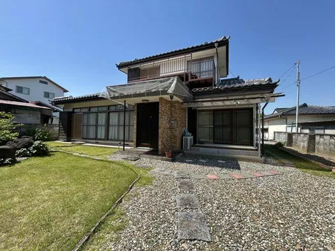 Wakao, Okusa Town, Nirasaki City (Nirasaki Station) 2-story building 6DK