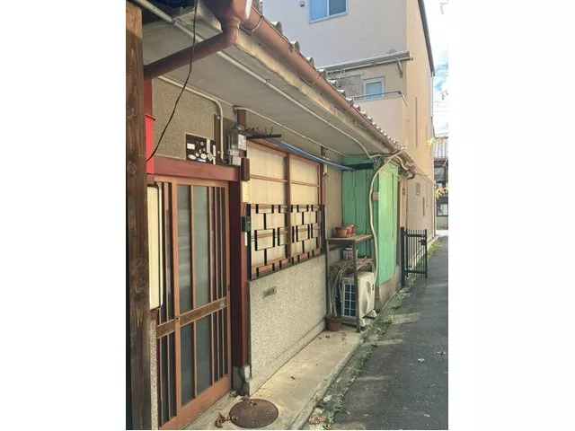 Can be used as a residence, office, or rental property.