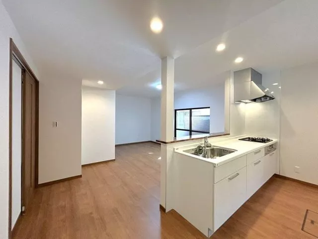 [Open House] [Interior and exterior renovation] [New water facilities replaced] [Exterior painting]