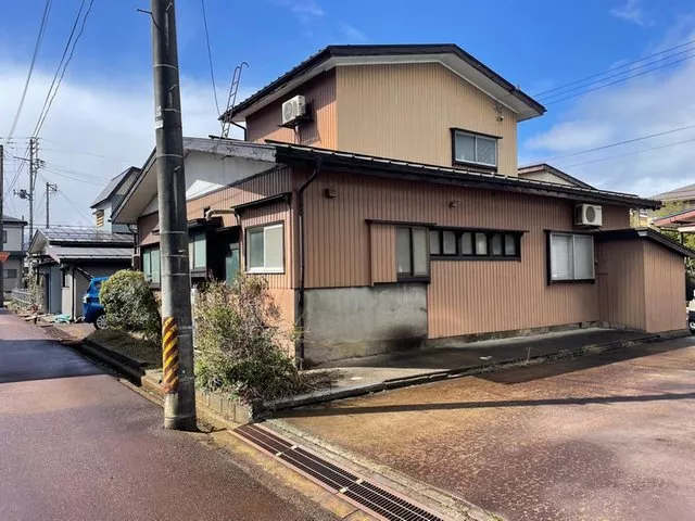 ◎Within a 10-minute walk to supermarkets, convenience stores, and drugstores◎ Comfortable living with parking for 2 cars