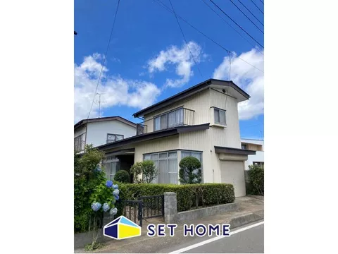 Right next to Otsuki! A calming atmosphere with all rooms as Japanese-style rooms. Includes a built-in garage to protect your beloved car!