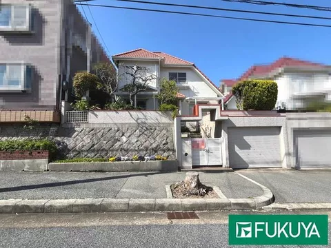 There is a dug-in garage (depending on the vehicle type) LDK approximately 17.7 tatami mats! A spacious area where the family naturally gathers♪