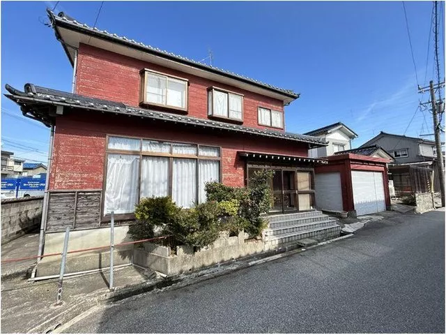 Within a 5-minute walk, there are hospitals and commercial facilities! The layout is 9DK with spacious living areas☆