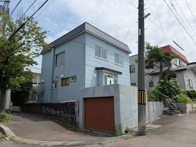 Iwamizawa City, Hatogaoka 4-chome (Iwamizawa Station) 2-story building 5SLDK