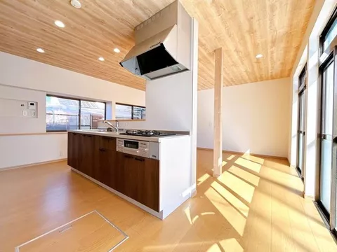 [Open House Held] New face-to-face kitchen with approximately 18.38 tatami mats LDK.