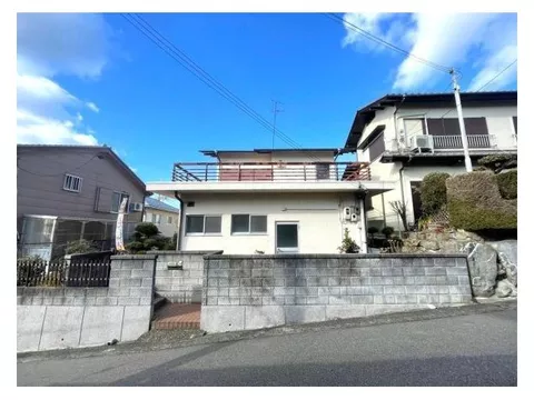 Two-story used house with a garden close to the sea, land area: approximately 48 tsubo!