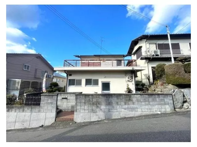 Two-story used house with a garden close to the sea, land area: approximately 48 tsubo!
